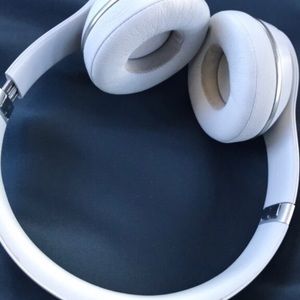 Beats by Dre solo threes